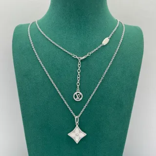 Louis Vuitton Monogram Flower Quatrefoil Collier en Couches