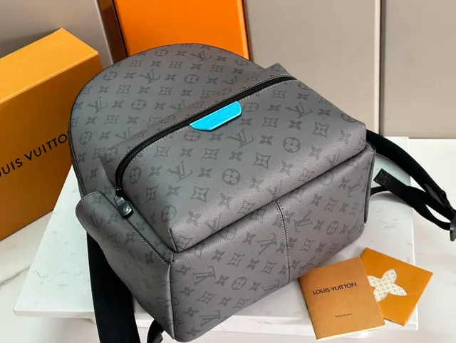 Louis Vuitton Monogram Mochila Casual Estructurada de Cuero Gris 4