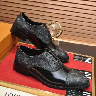 Louis Vuitton Monogram चमड़े का पेटेंट कैप-टो ऑक्सफोर्ड जूते