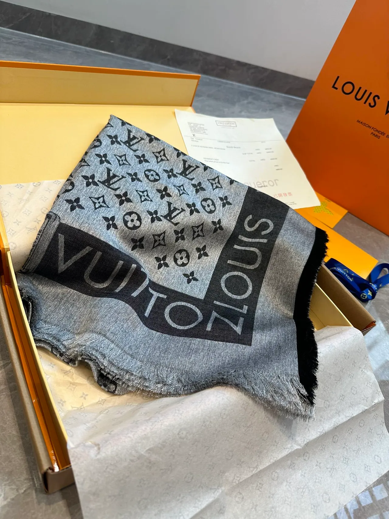 Louis Vuitton Monogram Letter-Band 流苏披肩 4