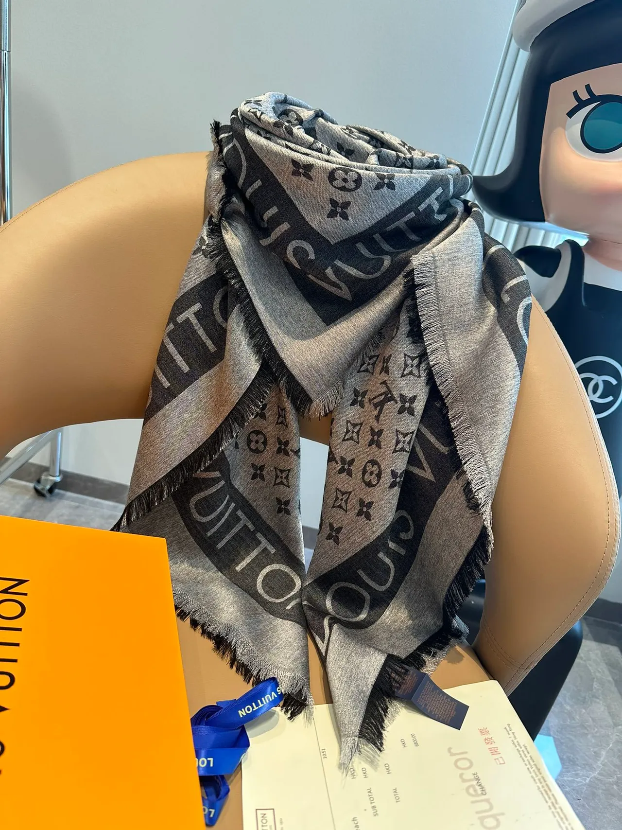 Louis Vuitton Monogram Letter-Band 流苏披肩 6