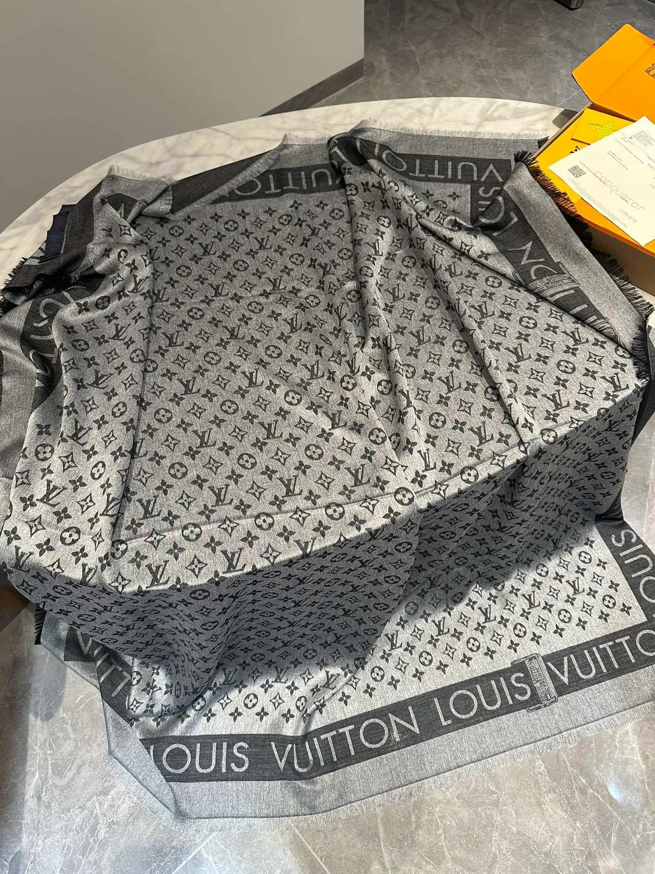 Louis Vuitton Monogram Letter-Band 流苏披肩 9