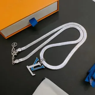 Colar Louis Vuitton Monogram Pendente Corrente Snake Chain Prata Azul Esmaltado