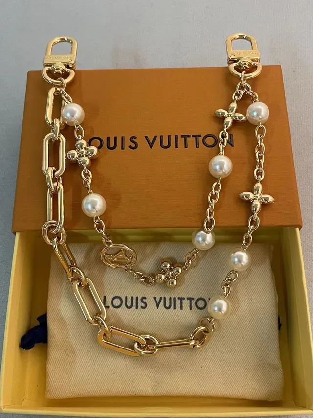 Louis Vuitton Monogram World Tour Pulseira Corrente Ouro Pérolas e Floral 4