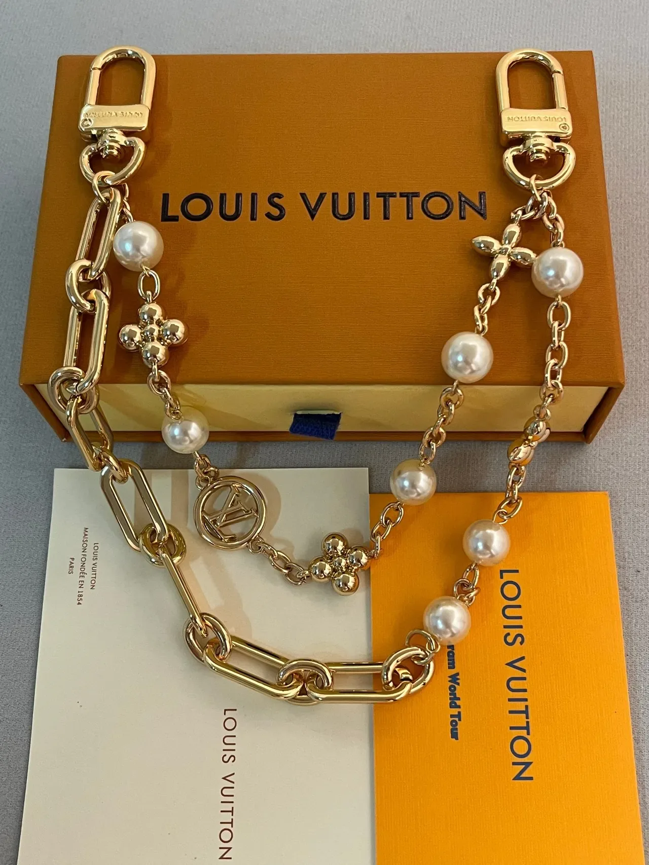 Louis Vuitton Monogram World Tour Pulseira Corrente Ouro Pérolas e Floral 5