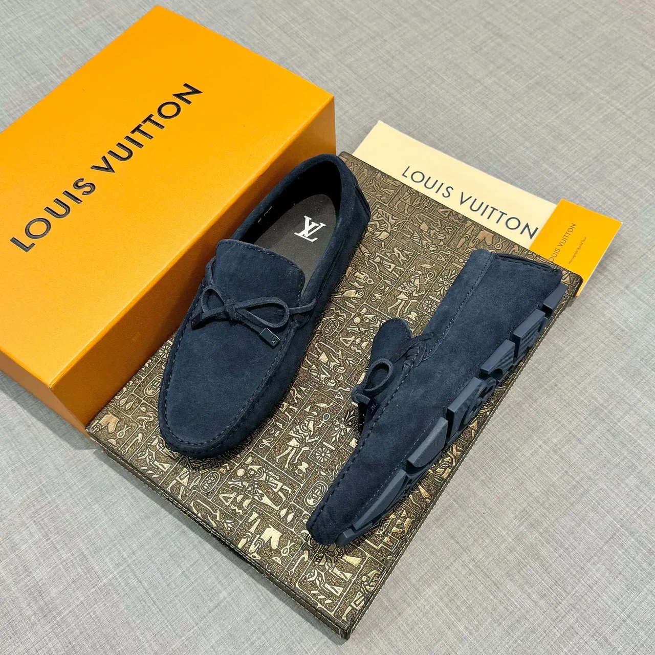 Louis Vuitton Mocassim Navy Black de Camurça com Detalhe de Laço Atado 2