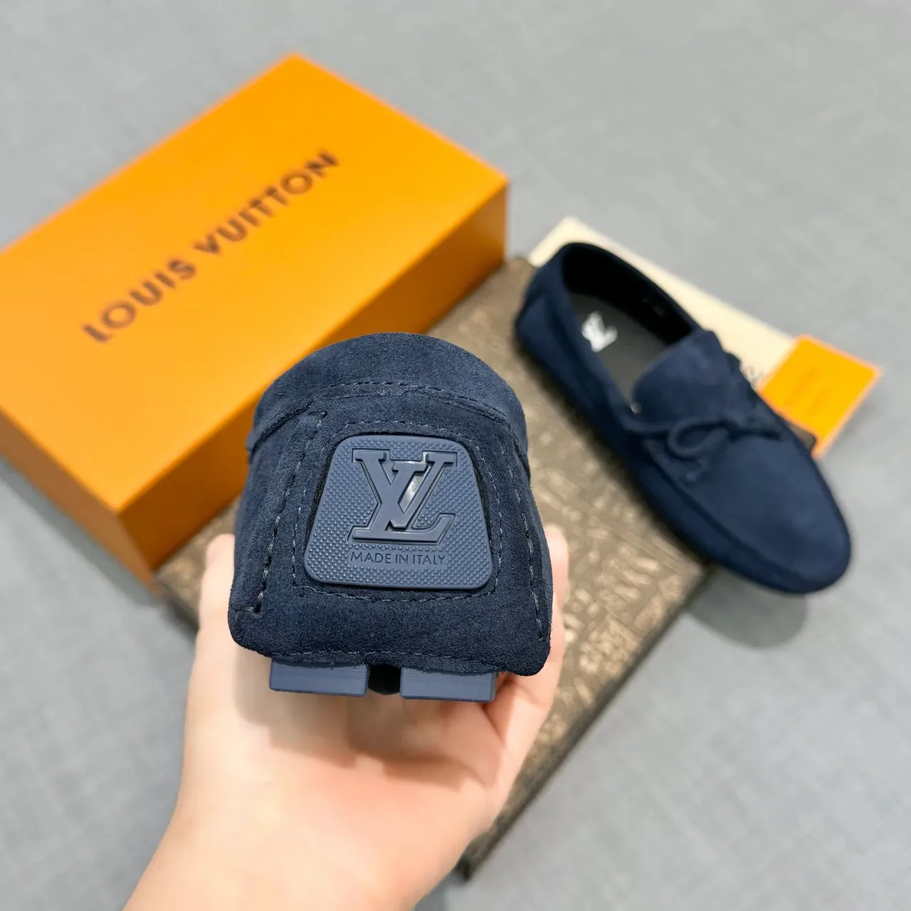 Louis Vuitton Mocassim Navy Black de Camurça com Detalhe de Laço Atado 4