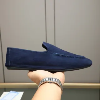 Louis Vuitton Navy Black सूड ऊपरी स्लिप ऑन निर्माण लूफर