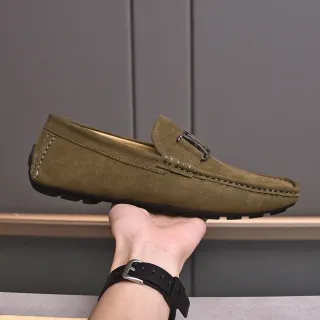 Louis Vuitton Mocassim de Camurça Verde Oliva com Fivela