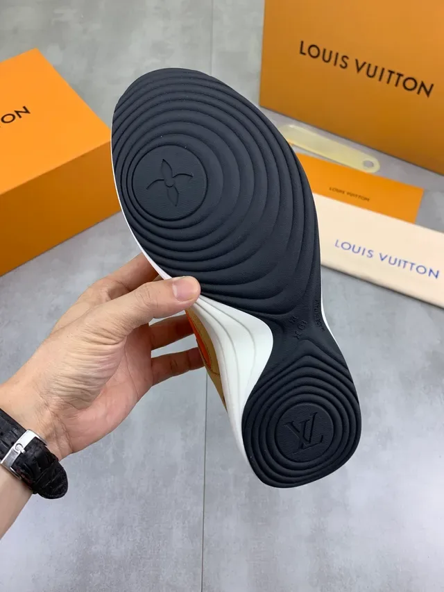 Louis Vuitton أحذية رياضية برتقالي بيج طبقات و بني سمويد/قماش بارز LV Monogram براندينج نمط حياة 2