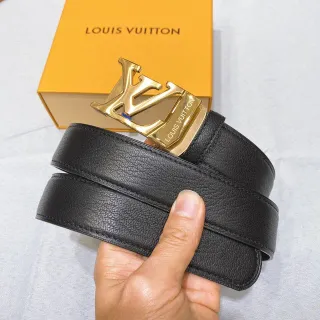 Louis Vuitton ओवरसाइज्ड LV Monogram Buckle काला चमड़े का बेल्ट