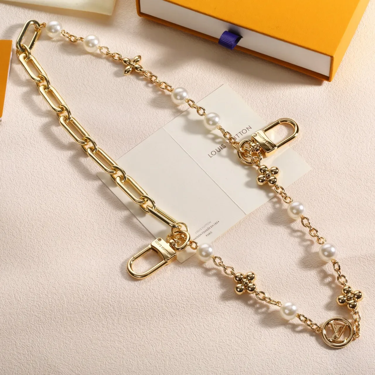 Louis Vuitton Collar Cadena con Perlas y Flores 2