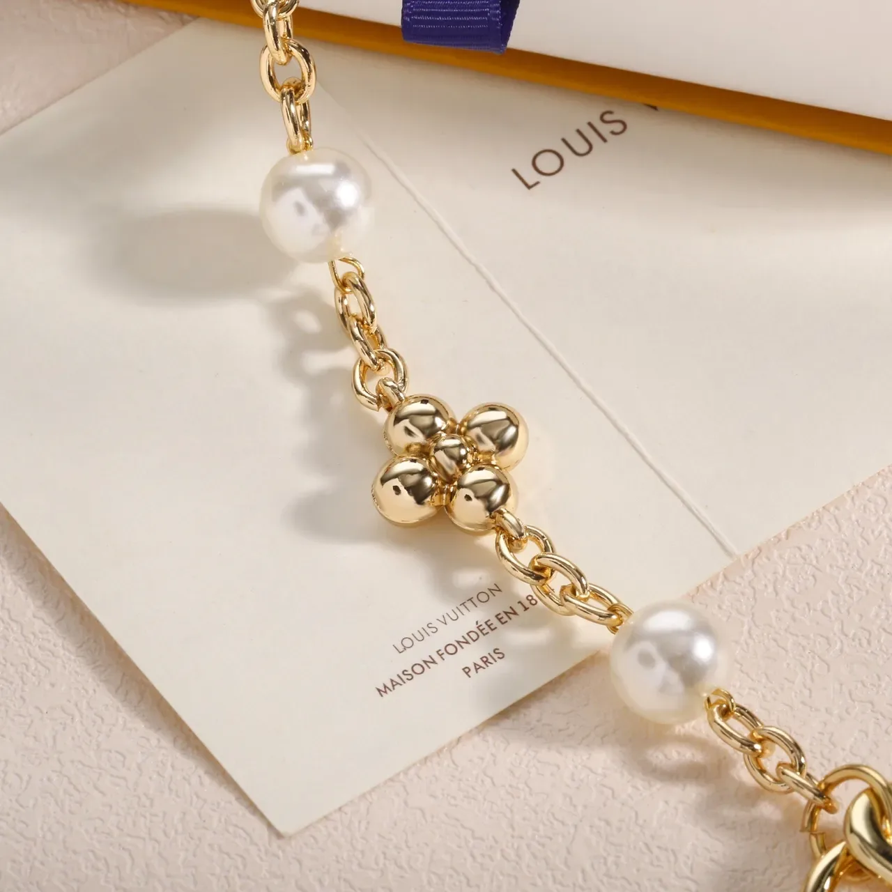 Louis Vuitton Collar Cadena con Perlas y Flores 3