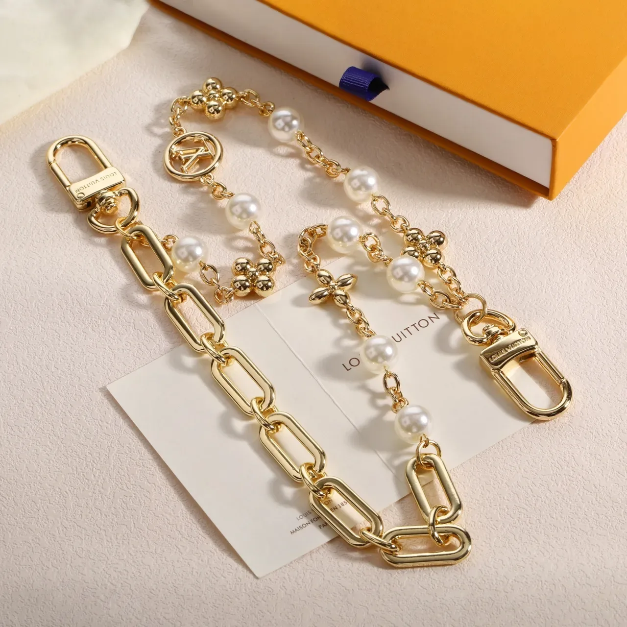 Louis Vuitton Collar Cadena con Perlas y Flores 4