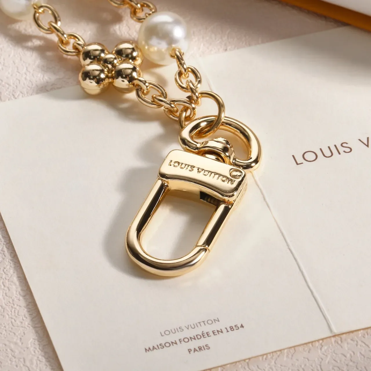 Louis Vuitton Collar Cadena con Perlas y Flores 5