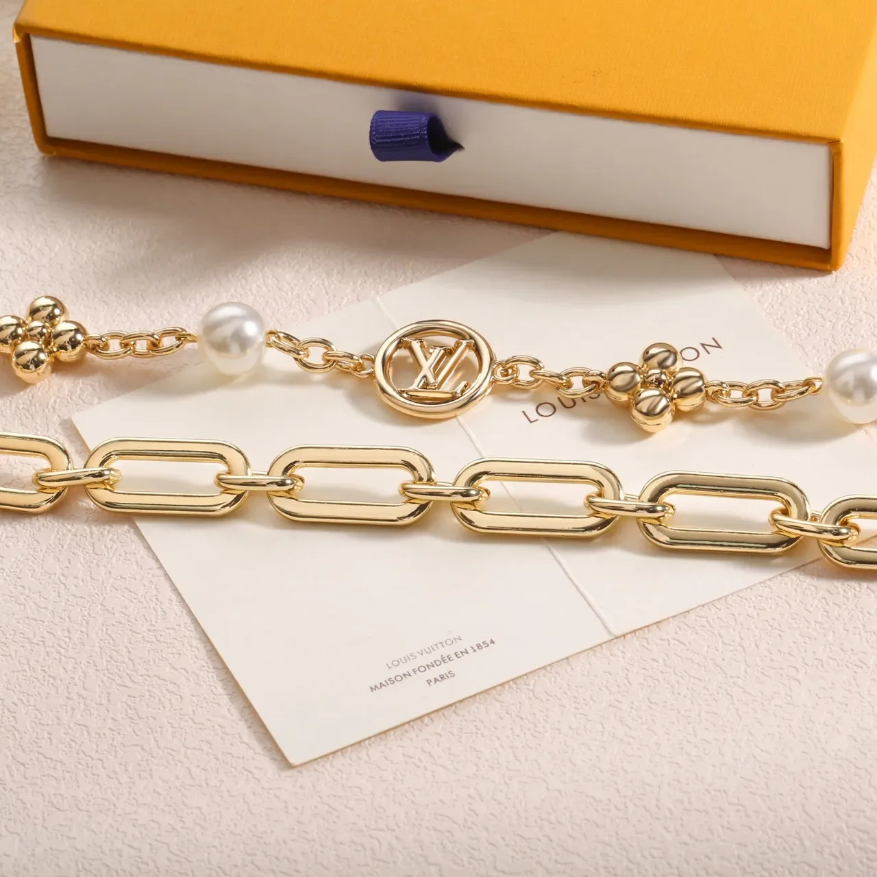 Louis Vuitton Collar Cadena con Perlas y Flores 7