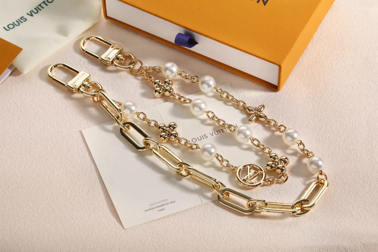 Louis Vuitton Collar Cadena con Perlas y Flores 8