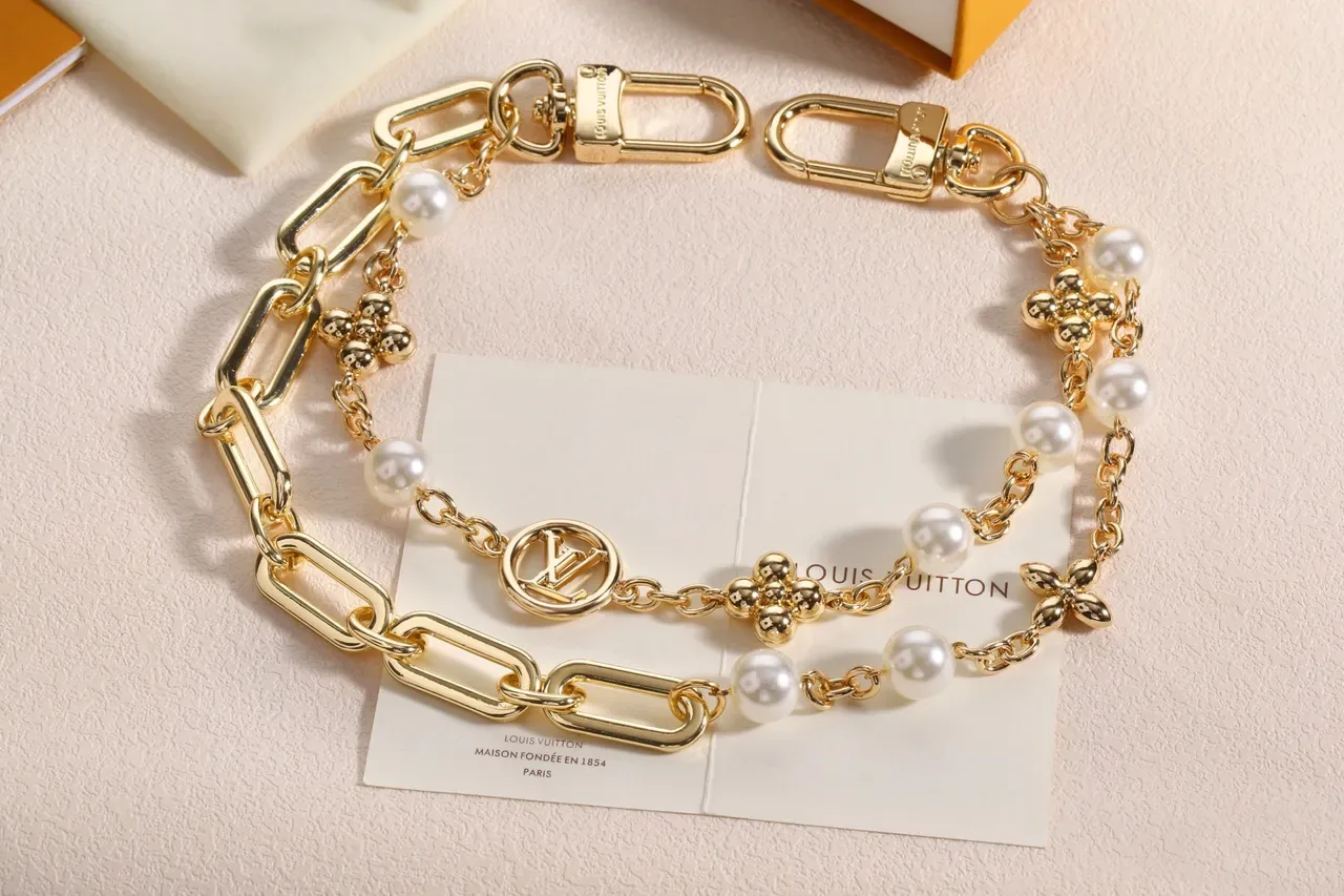 Louis Vuitton Collar Cadena con Perlas y Flores 9
