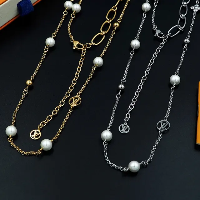 Colar Louis Vuitton Pérola e Charm Monograma Corrente Longa 2