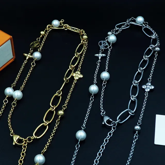 Colar Louis Vuitton Pérola e Charm Monograma Corrente Longa 4
