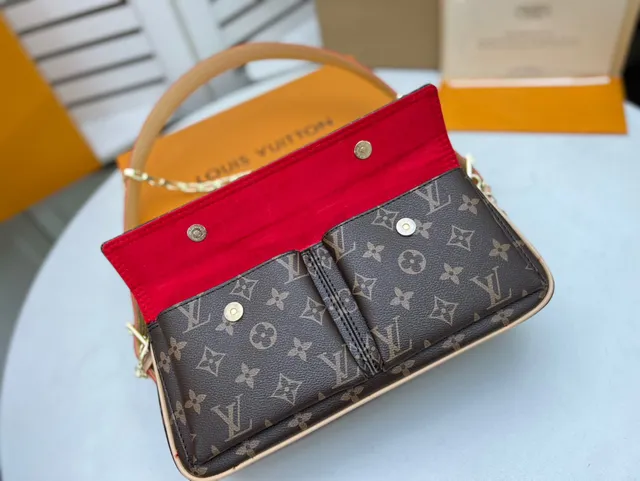 Louis Vuitton Petite Malle حقيبة سلاسل كانفاس بنية مع مونوغرام 4