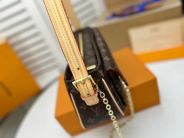 Louis Vuitton Petite Malle حقيبة سلاسل كانفاس بنية مع مونوغرام 5