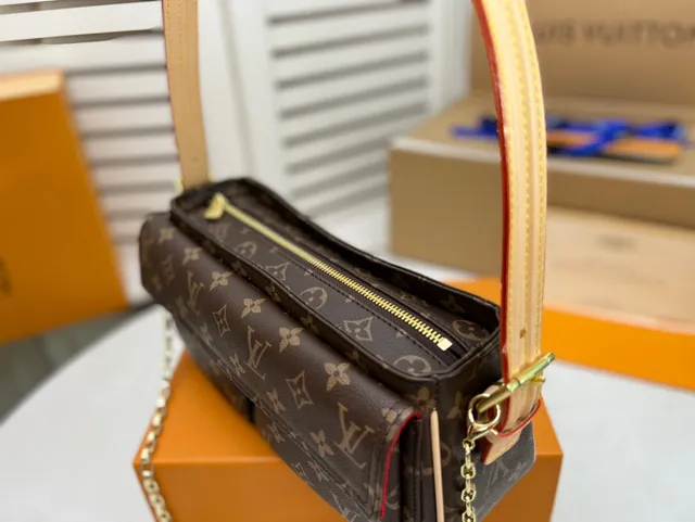 Louis Vuitton Petite Malle حقيبة سلاسل كانفاس بنية مع مونوغرام 6