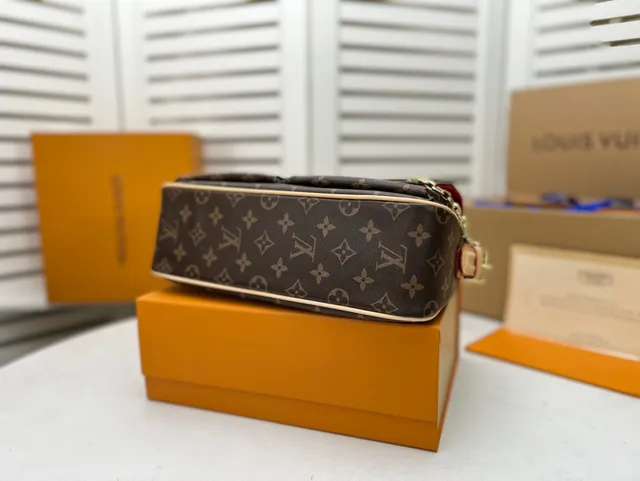 Louis Vuitton Petite Malle حقيبة سلاسل كانفاس بنية مع مونوغرام 7