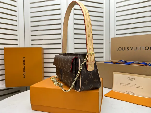 Louis Vuitton Petite Malle حقيبة سلاسل كانفاس بنية مع مونوغرام 8