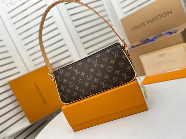 Louis Vuitton Petite Malle حقيبة سلاسل كانفاس بنية مع مونوغرام 9