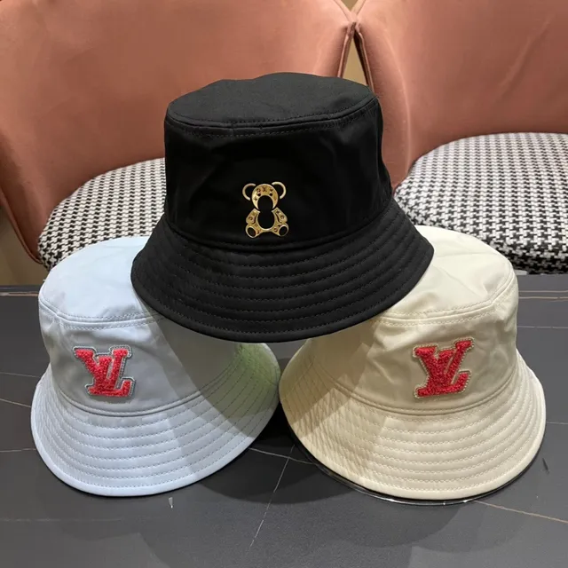 Louis Vuitton sombrero de cubo monograma quiltado azul claro 2
