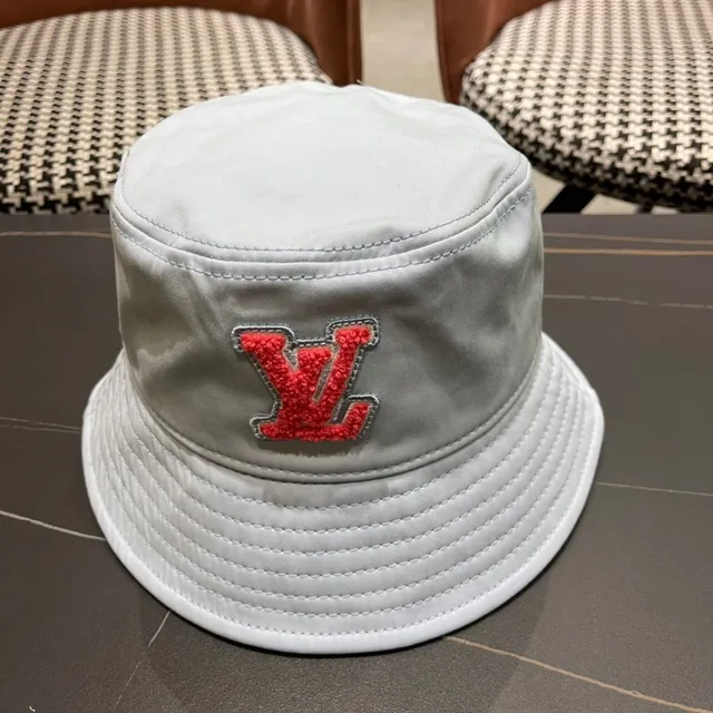 Louis Vuitton sombrero de cubo monograma quiltado azul claro 3