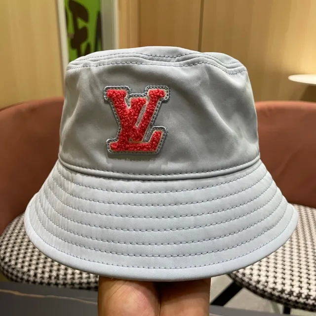Louis Vuitton sombrero de cubo monograma quiltado azul claro 7