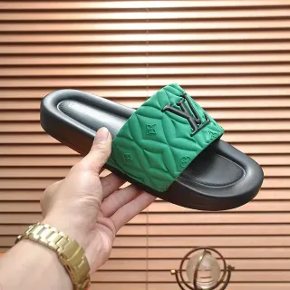 Louis Vuitton Quilted Slide Verde e Preto sandálias