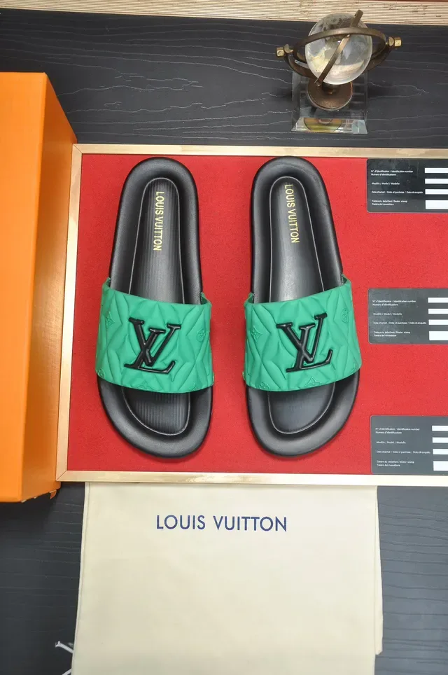 Louis Vuitton Quilted Slide Vert et Noir sandales 2