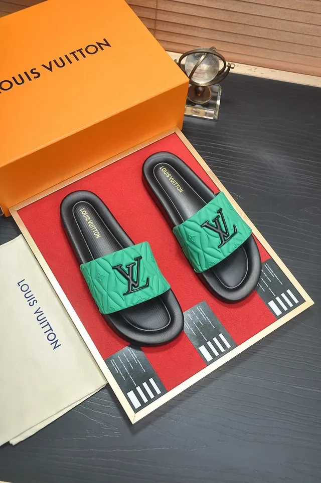 Louis Vuitton Quilted Slide Vert et Noir sandales 3