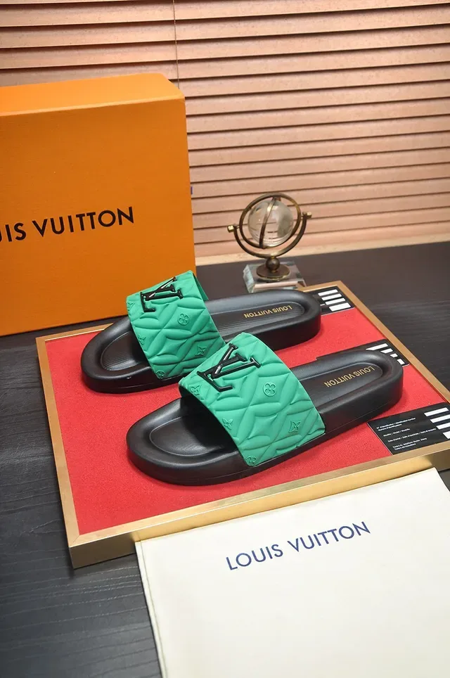 Louis Vuitton Quilted Slide Vert et Noir sandales 4