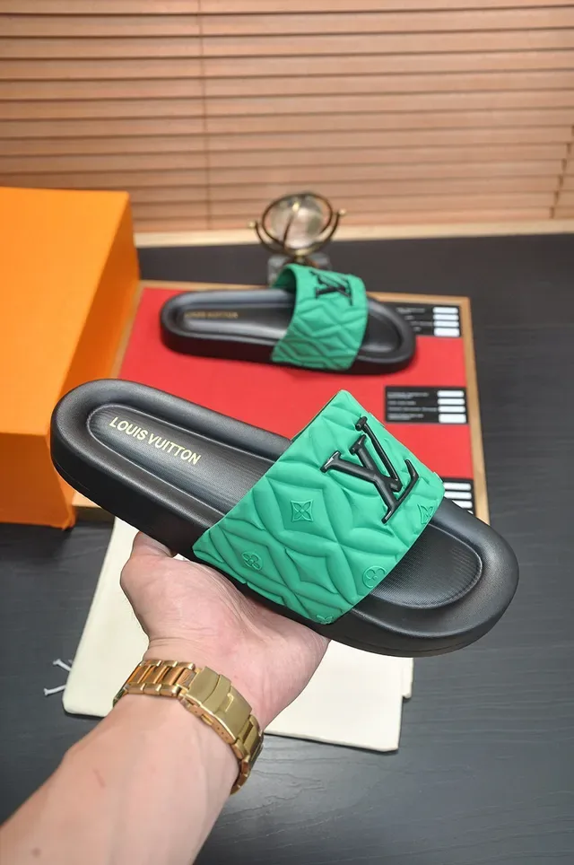 Louis Vuitton Quilted Slide Vert et Noir sandales 5