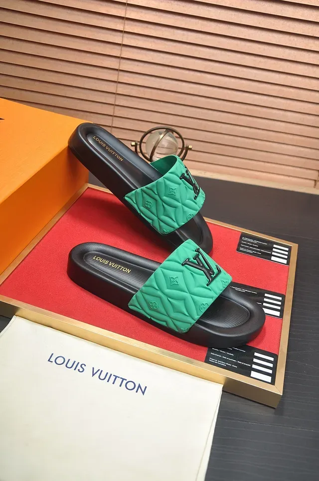 Louis Vuitton Quilted Slide Vert et Noir sandales 6