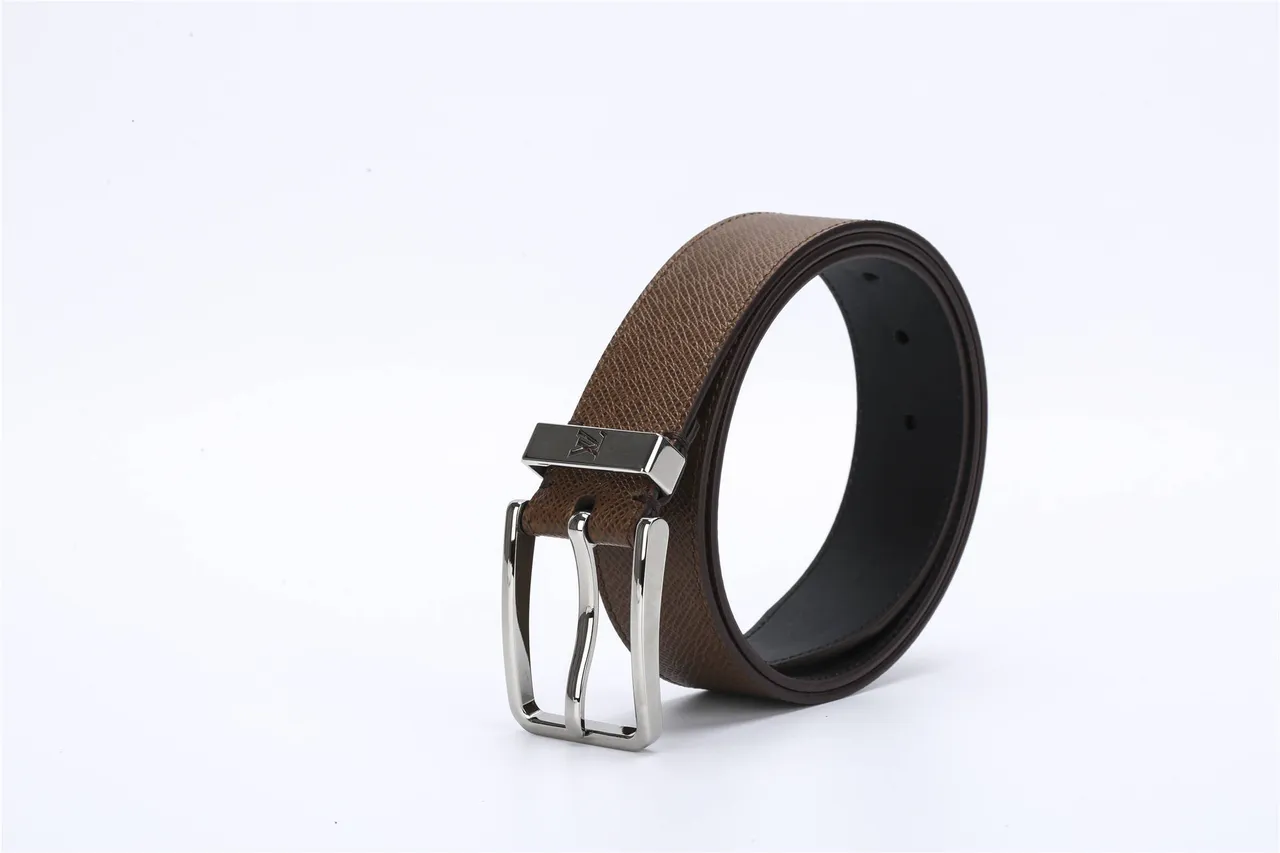Louis Vuitton Ceinture en cuir marron texturée réversible 3