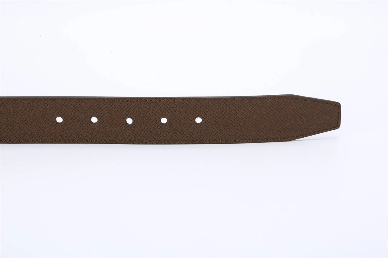 Louis Vuitton Ceinture en cuir marron texturée réversible 8