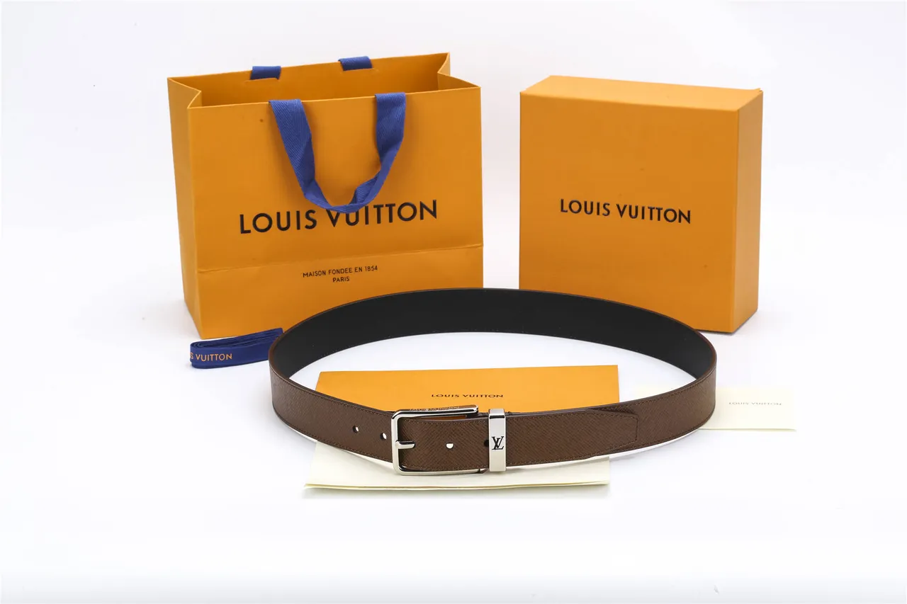 Louis Vuitton Ceinture en cuir marron texturée réversible 10