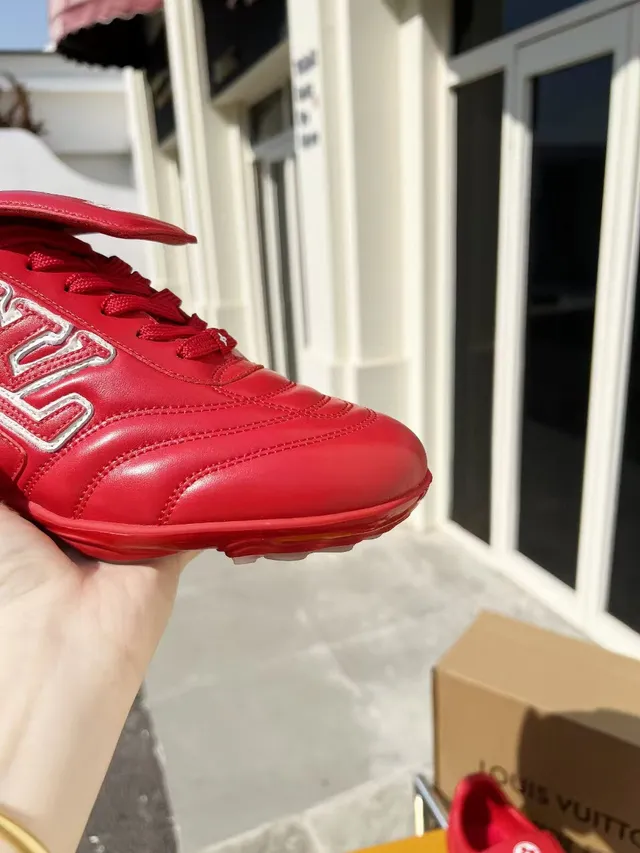 Louis Vuitton Run Away chaussures de football en cuir matelassé rouge pour gazon 8