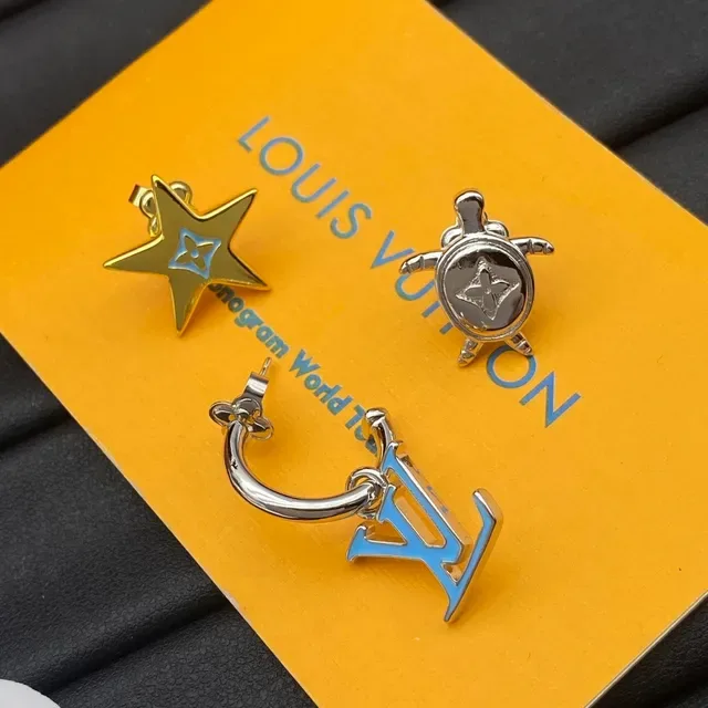 Louis Vuitton أقراط فضية زرقاء غير متماثلة مجموعة التعويذة ملونة بالمينا 4