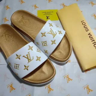 路易威登 Slide 白色金色印花带纹理鞋底拖鞋