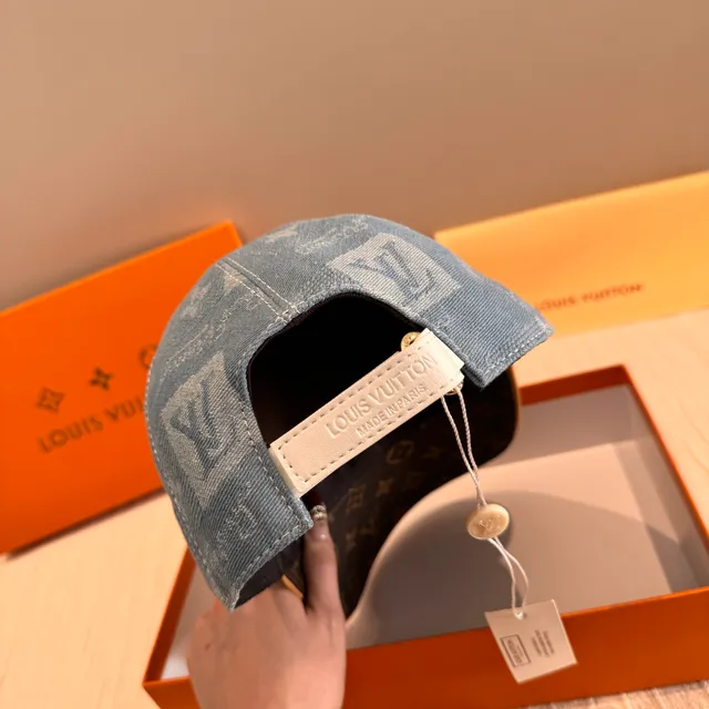 Louis Vuitton दो टोन डेनिम और मॉनोग्राम बेसबॉल कैप 3