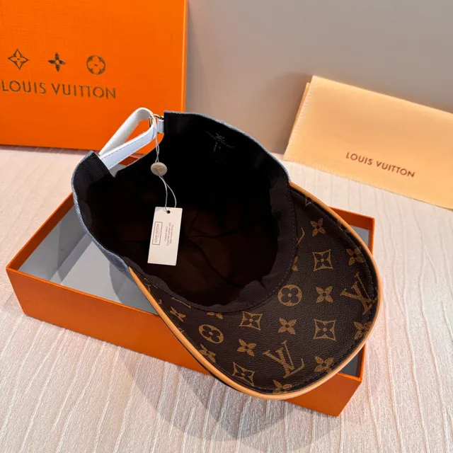 Louis Vuitton दो टोन डेनिम और मॉनोग्राम बेसबॉल कैप 4