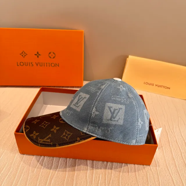 Louis Vuitton दो टोन डेनिम और मॉनोग्राम बेसबॉल कैप 9