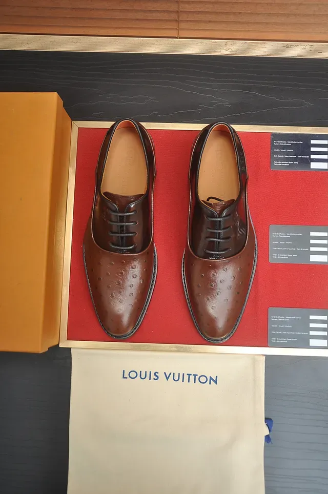 Louis Vuitton दो टोन ऑस्ट्रिच एम्बॉस्ड कैप टो ऑक्सफोर्ड जूते 5