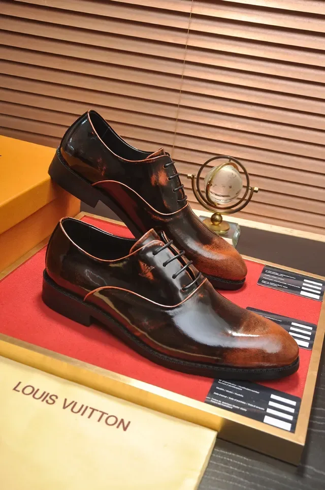 Louis Vuitton أحذية أوكسفورد من جلد الماتينا بلونين مع كاب تو 4